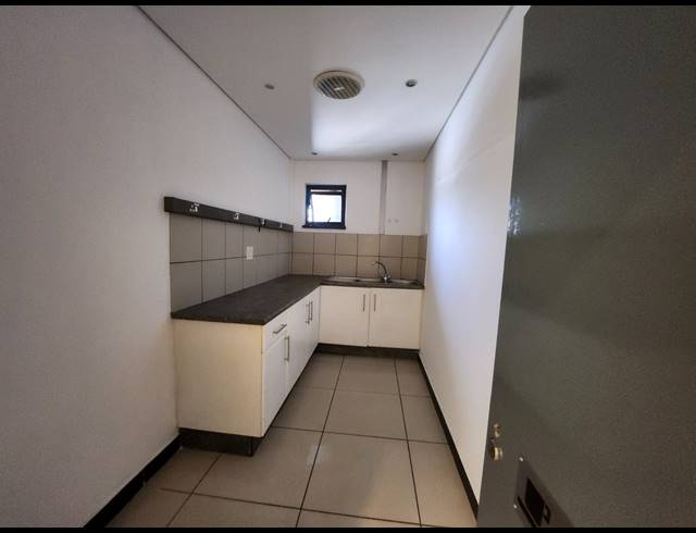 484M² OFFICE TO LET IN RANDJESPARK